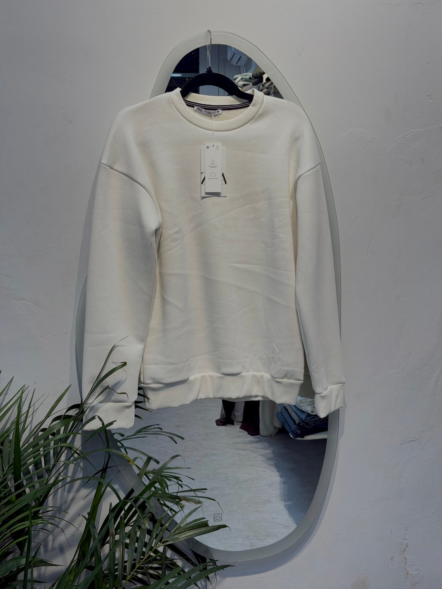 White Zara sweatshirt